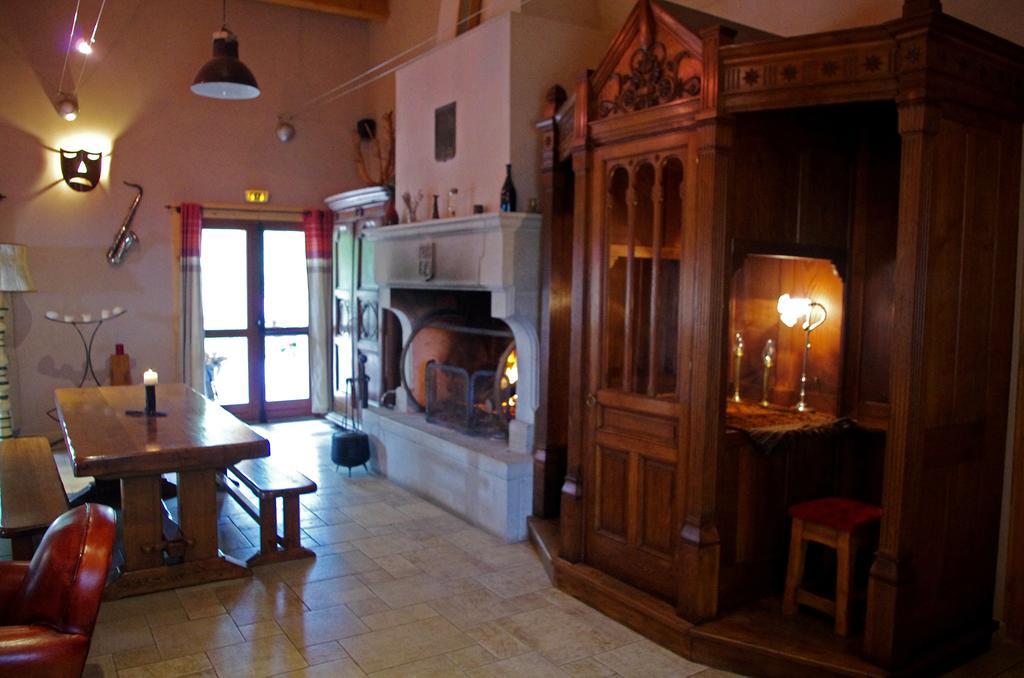 Auberge Les Tables Du Ban Saint-Pierre-la-Palud Esterno foto